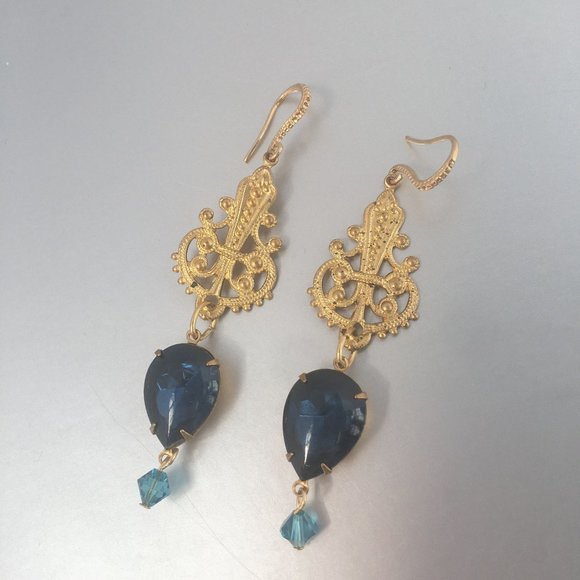 Sugar Gay Isber Swarovski Crystal Dangling Earrings Contemporary Jewelry - Picture 5 of 5